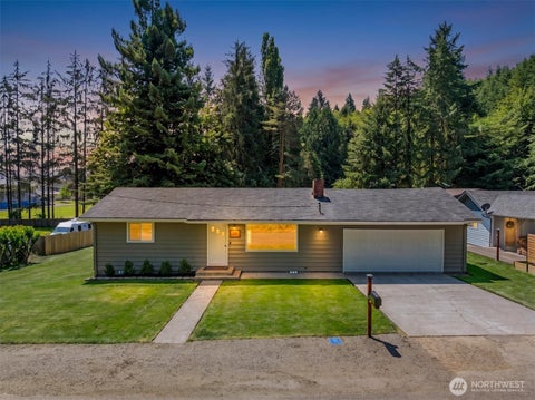 Photo of 21 Maple Leaf Street, Raymond, WA 98577 (MLS # 2554636)