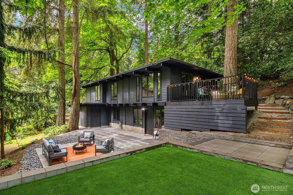 Photo of 4917 NE 193rd Street, Lake Forest Park, WA 98155 (MLS # 2347044)