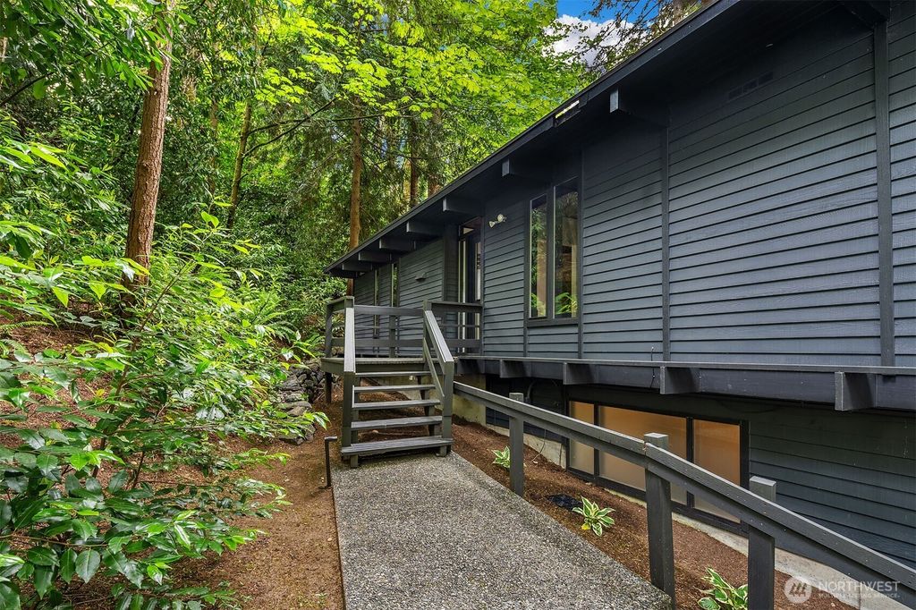 Photo of 4917 NE 193rd Street, Lake Forest Park, WA 98155 (MLS # 2347044)