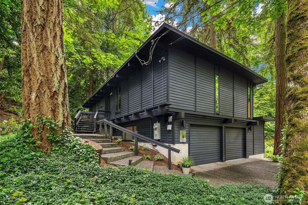 Photo of 4917 NE 193rd Street, Lake Forest Park, WA 98155 (MLS # 2347044)