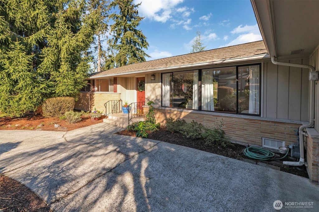 Photo of 818 Maplewood Avenue, Kent, WA 98030 (MLS # 2330168)