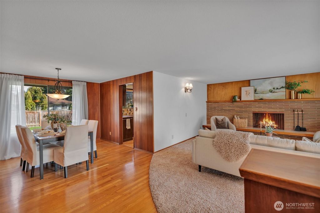 Photo of 818 Maplewood Avenue, Kent, WA 98030 (MLS # 2330168)
