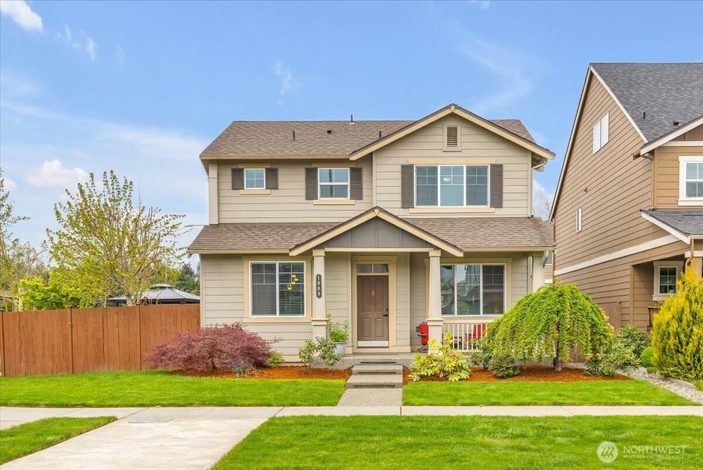 Photo of 1008 31st Street NW, Puyallup, WA 98371 (MLS # 2510221)