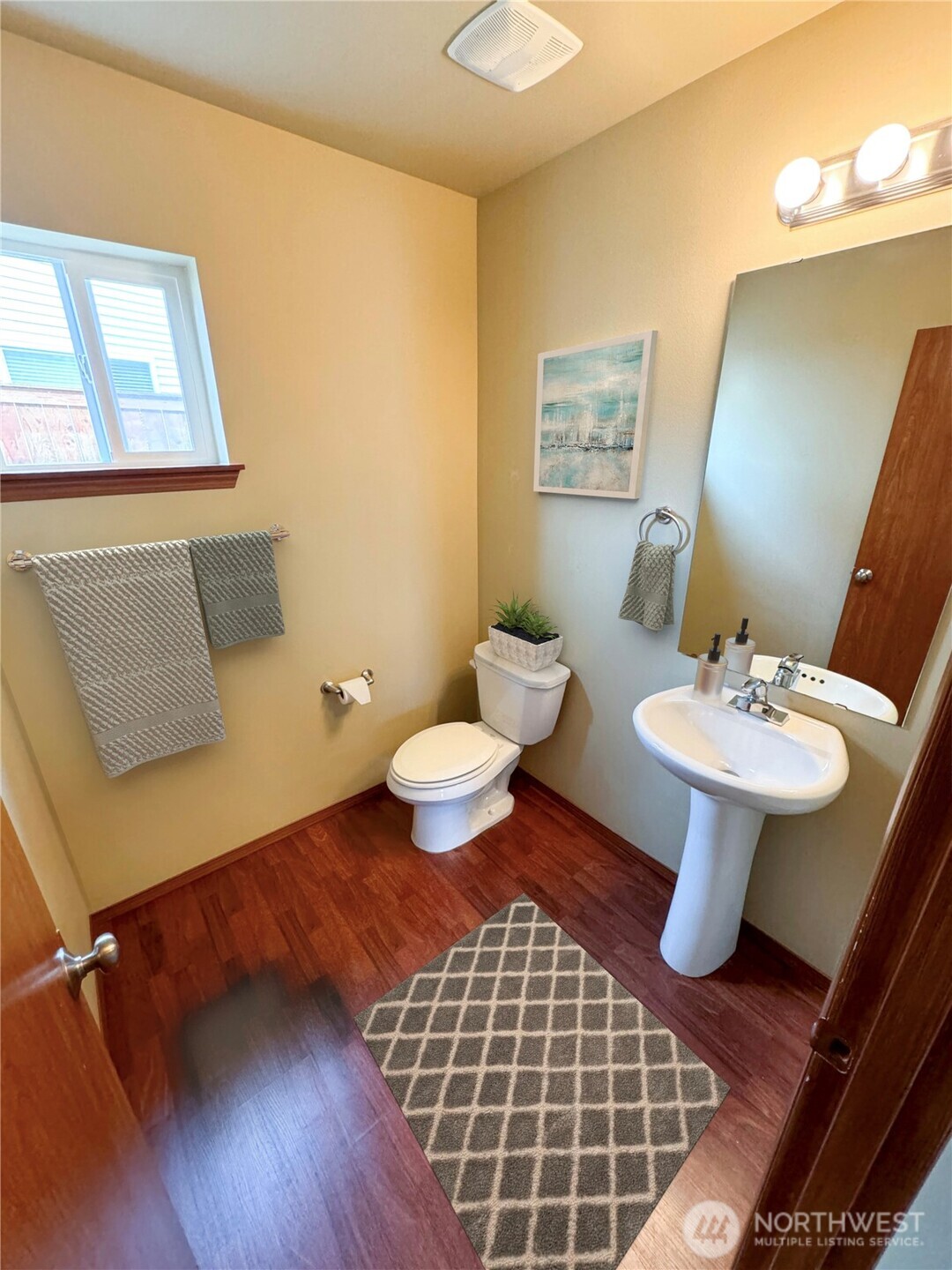 1190 Swan Loop