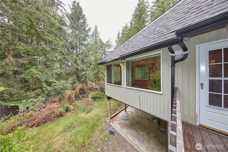 690 Peter Hagen Road W