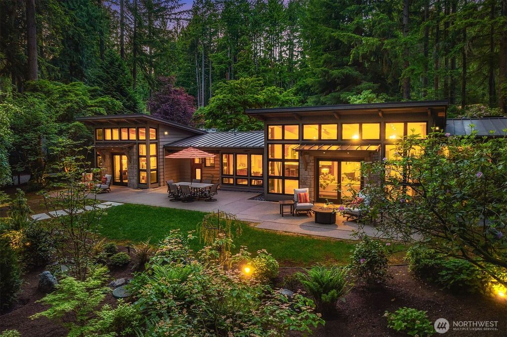 Photo of 18 Bridlewood Circle, Kirkland, WA 98033 (MLS # 2378163)