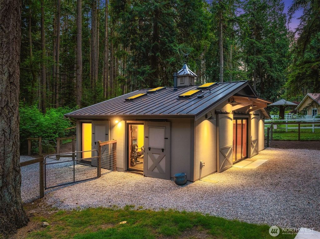 Photo of 18 Bridlewood Circle, Kirkland, WA 98033 (MLS # 2378163)