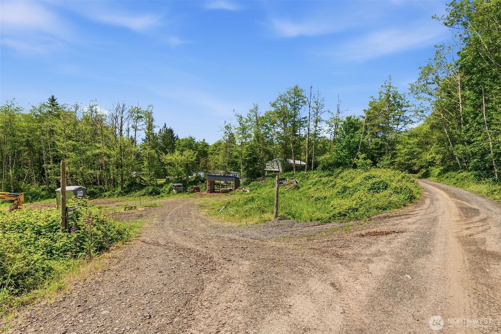 Photo of 303 Upperwest Road, Castle Rock, WA 98611 (MLS # 2532211)