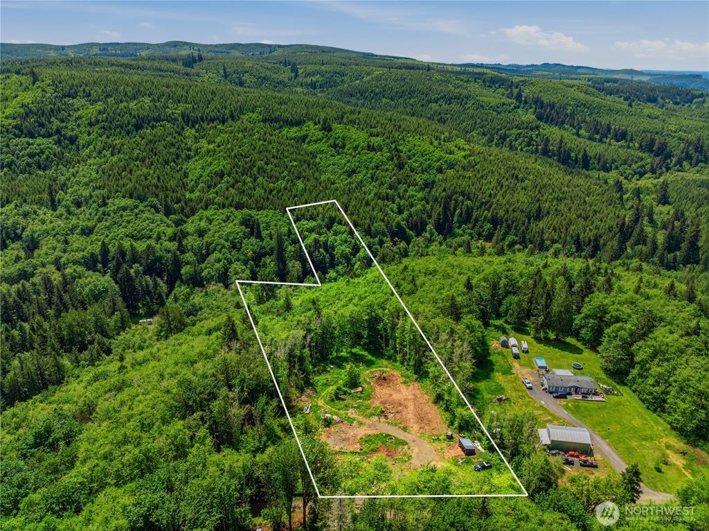Photo of 303 Upperwest Road, Castle Rock, WA 98611 (MLS # 2532211)