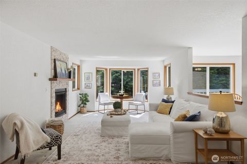 Photo of 20617 28th Avenue W #D2, Lynnwood, WA 98036 (MLS # 2509151)