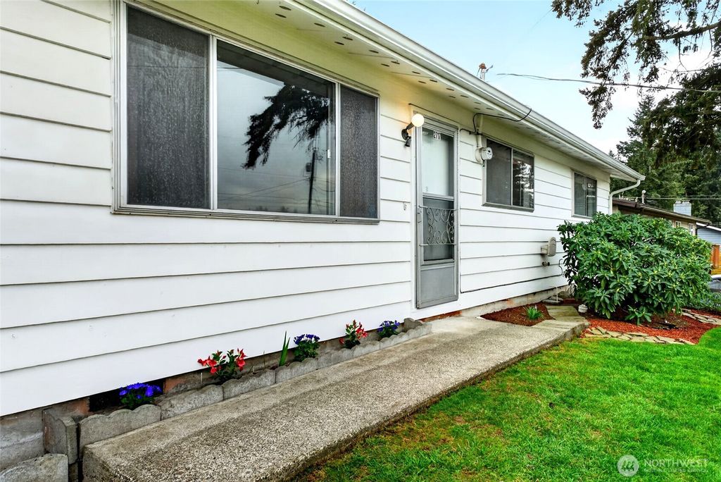 Photo of 2717 SW 328th Street, Federal Way, WA 98023 (MLS # 2506647)