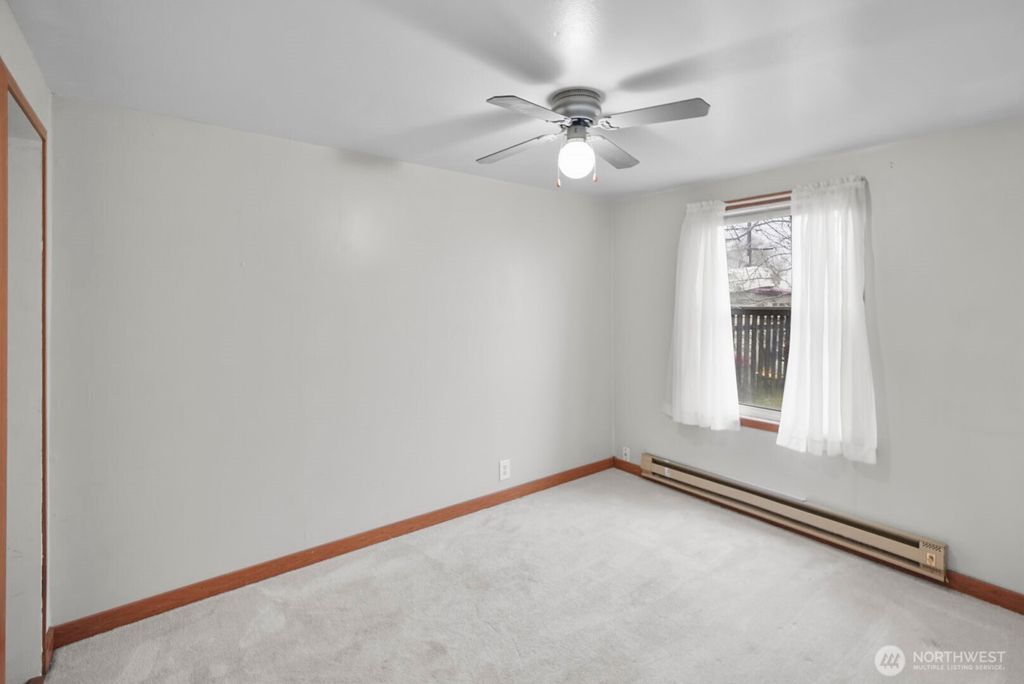 Photo of 415 N Mattson Drive, Moses Lake, WA 98837 (MLS # 2457184)