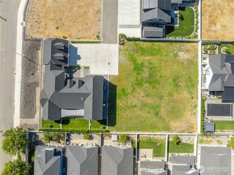 Photo of 325 Pugsley Place NW, East Wenatchee, WA 98802 (MLS # 2452001)