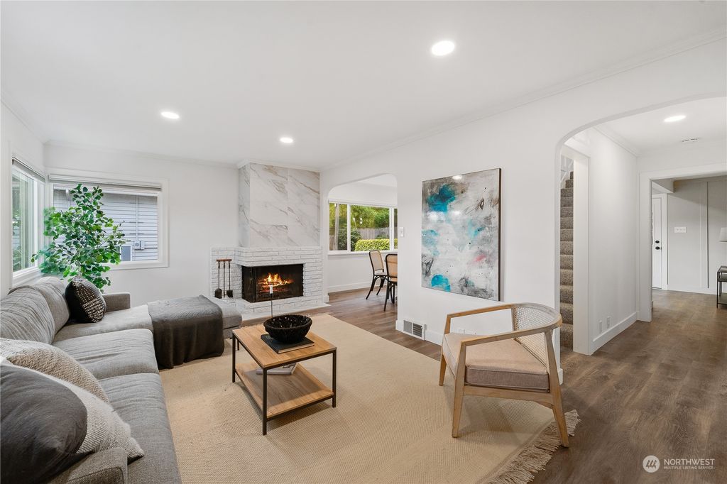 Photo of 13325 31st Avenue NE, Seattle, WA 98125 (MLS # 2183313)