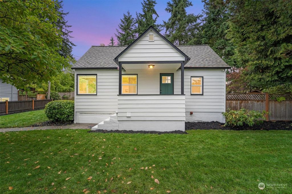 Photo of 13325 31st Avenue NE, Seattle, WA 98125 (MLS # 2183313)