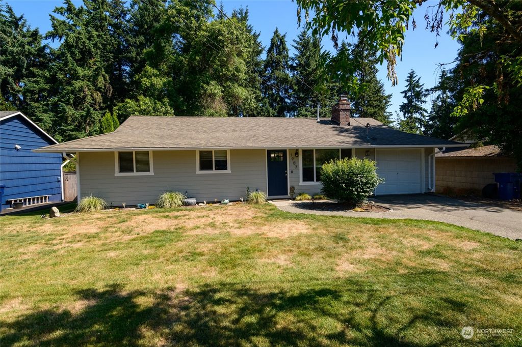 Photo of 1907 191st Street SW, Lynnwood, WA 98036 (MLS # 2135124)