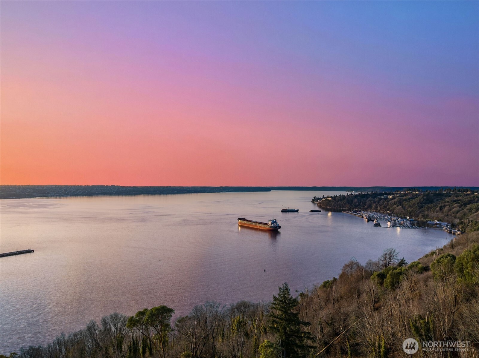 3340 Shorecliff Drive NE