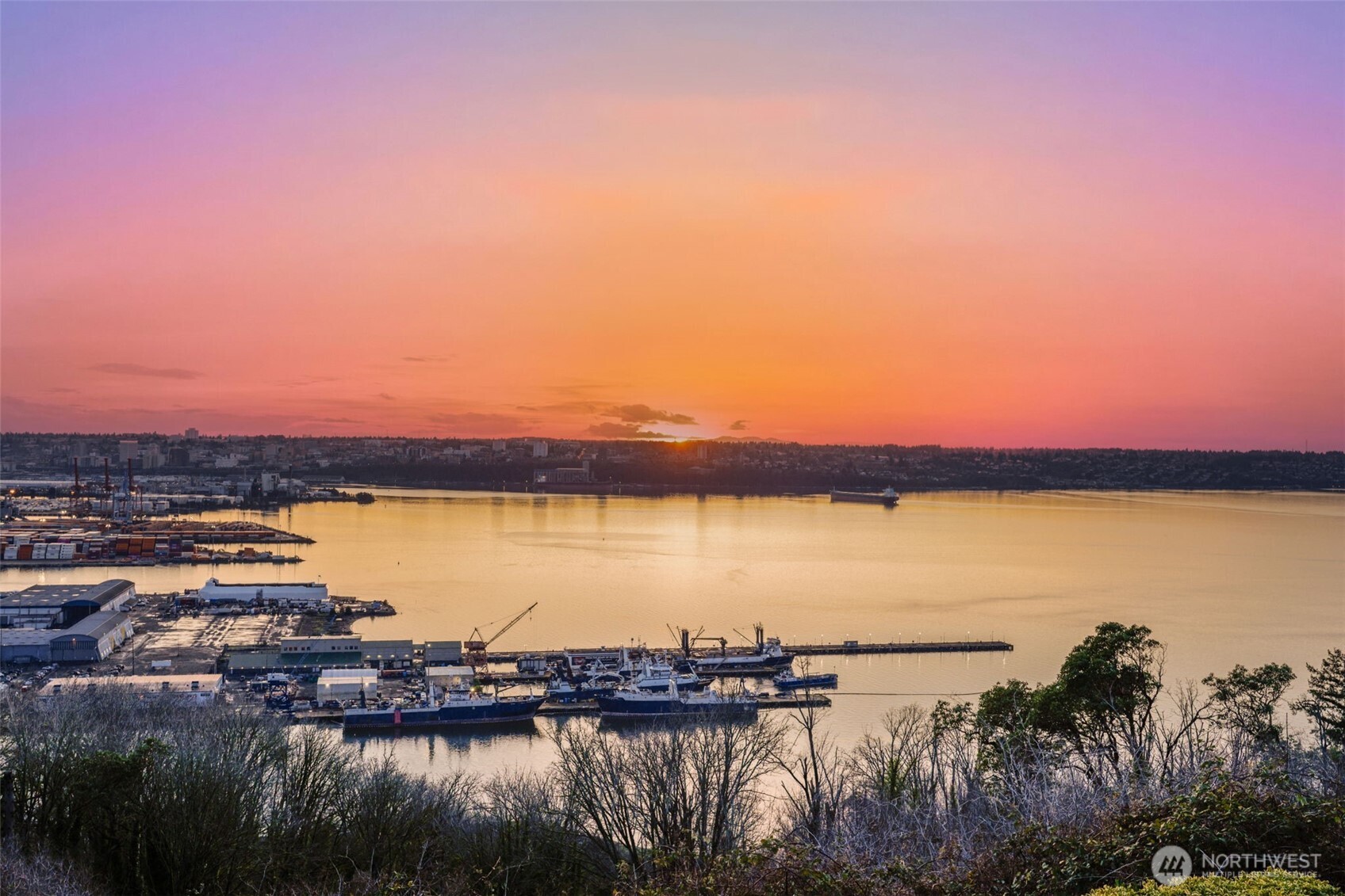 3340 Shorecliff Drive NE