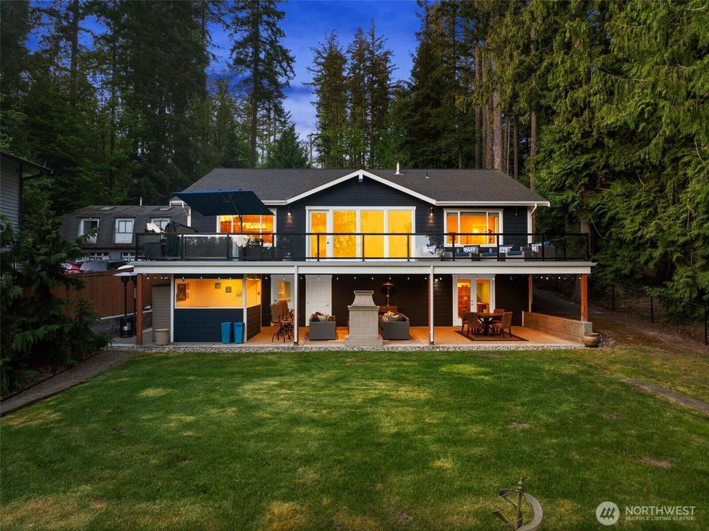 Photo of 15430 Lakeview Avenue, Stanwood, WA 98292 (MLS # 2371116)