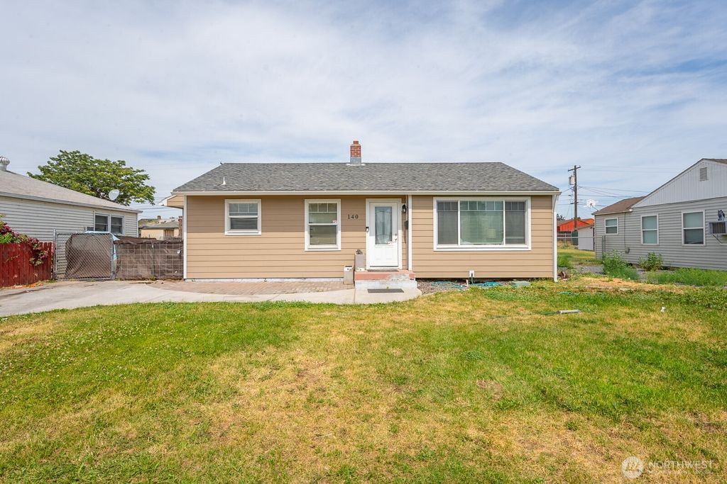 Photo of 140 W Northshore Drive, Moses Lake, WA 98837 (MLS # 2511661)