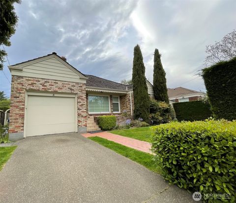 Photo of 5025 47th Avenue NE, Seattle, WA 98105 (MLS # 2527624)