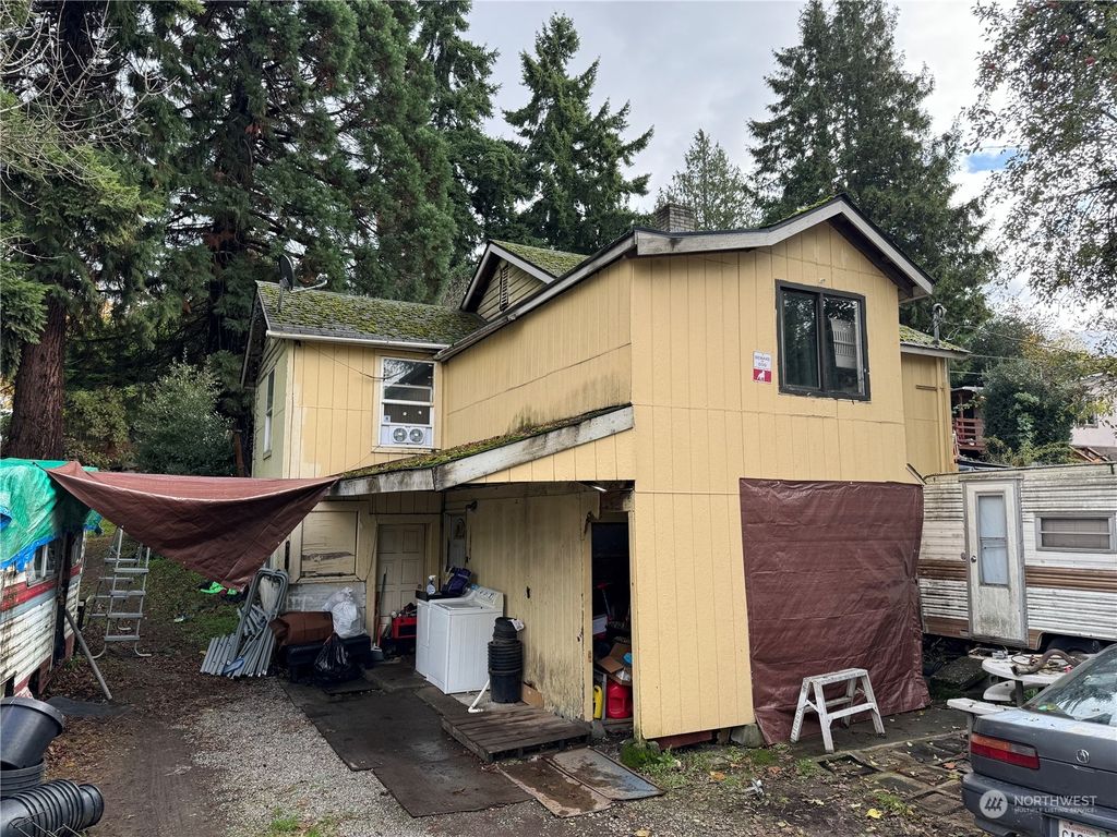 Photo of 1023 SW Roxbury Street, Seattle, WA 98106 (MLS # 2251316)