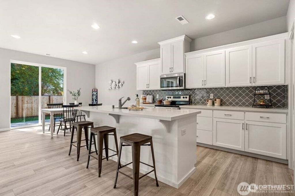 Photo of 1418 60th Avenue NE, Tacoma, WA 98422 (MLS # 2496451)