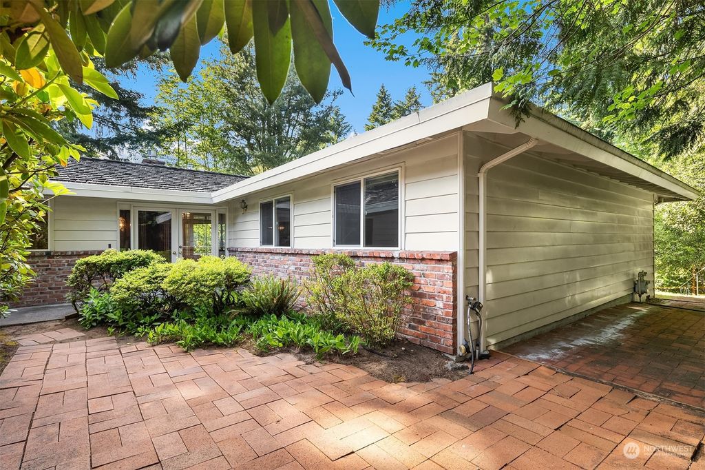 Photo of 5707 110th Avenue SE, Bellevue, WA 98006 (MLS # 2250177)