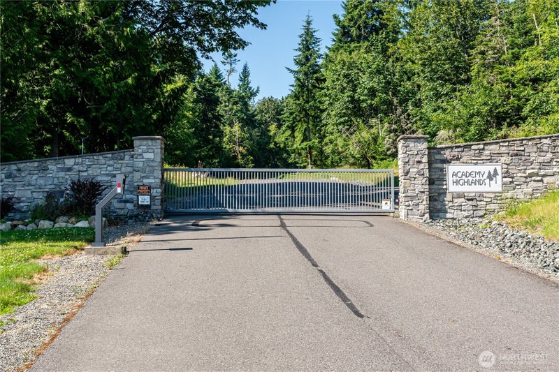 19 Academy Highlands