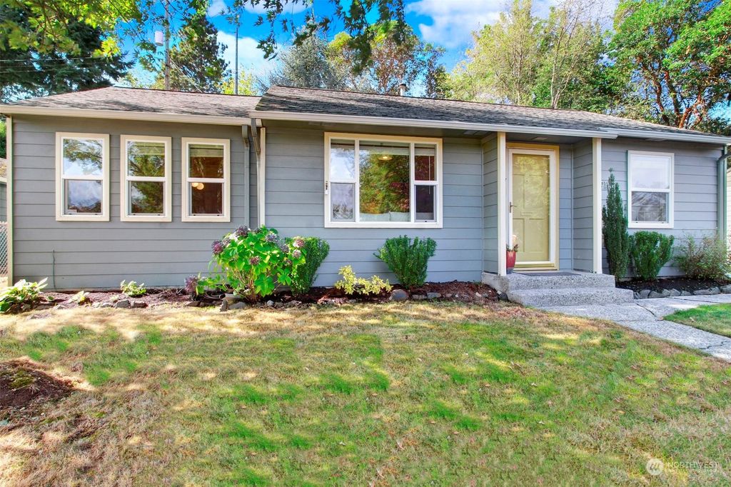 Photo of 9913 32nd Avenue SW, Seattle, WA 98126 (MLS # 2163851)
