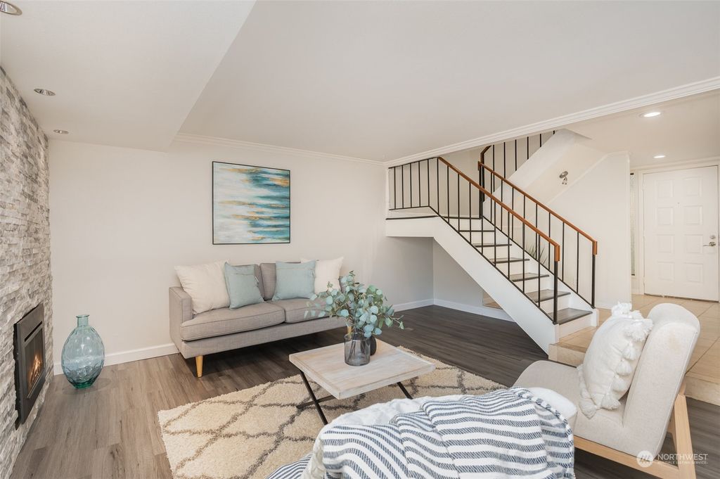 Photo of 16123 SE 33rd Circle, Bellevue, WA 98008 (MLS # 2214110)