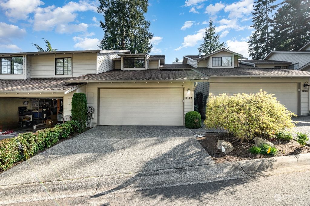 Photo of 16123 SE 33rd Circle, Bellevue, WA 98008 (MLS # 2214110)