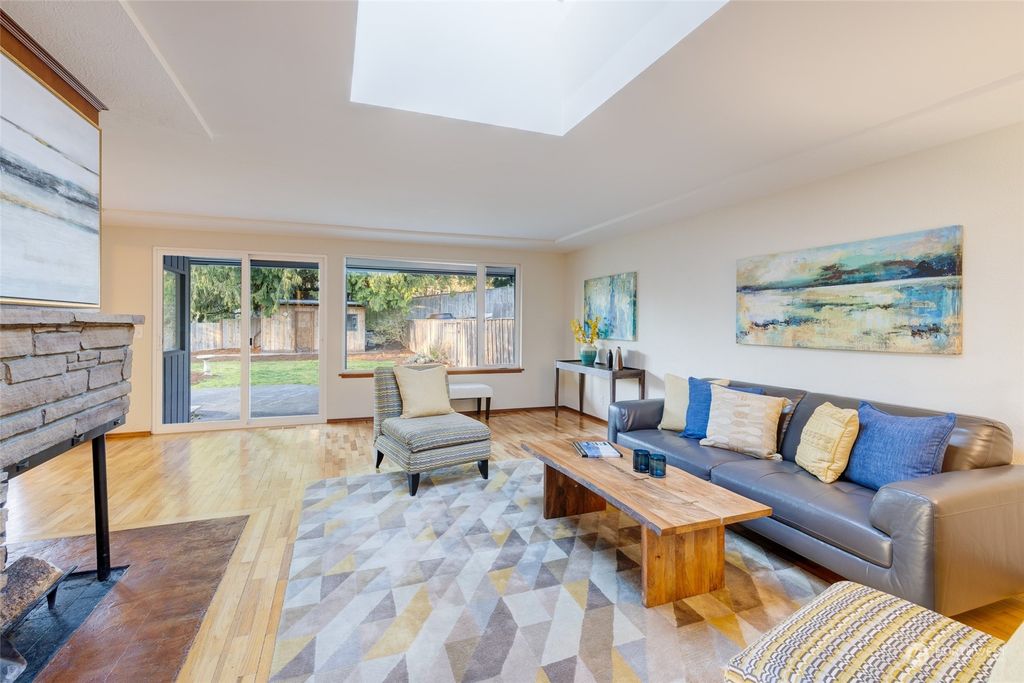 Photo of 310 NE 161st Street, Shoreline, WA 98155 (MLS # 2048108)