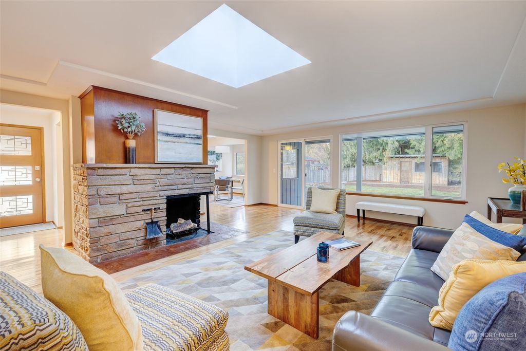 Photo of 310 NE 161st Street, Shoreline, WA 98155 (MLS # 2048108)