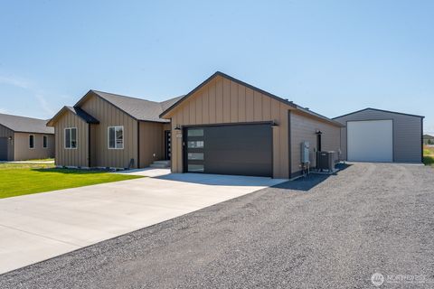 Photo of 6425 NE Road 2.15, Moses Lake, WA 98837 (MLS # 2308124)