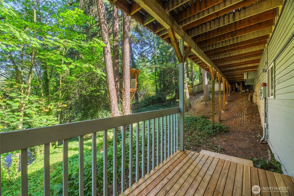 Photo of 15604 SE 42nd Place, Bellevue, WA 98006 (MLS # 2474914)