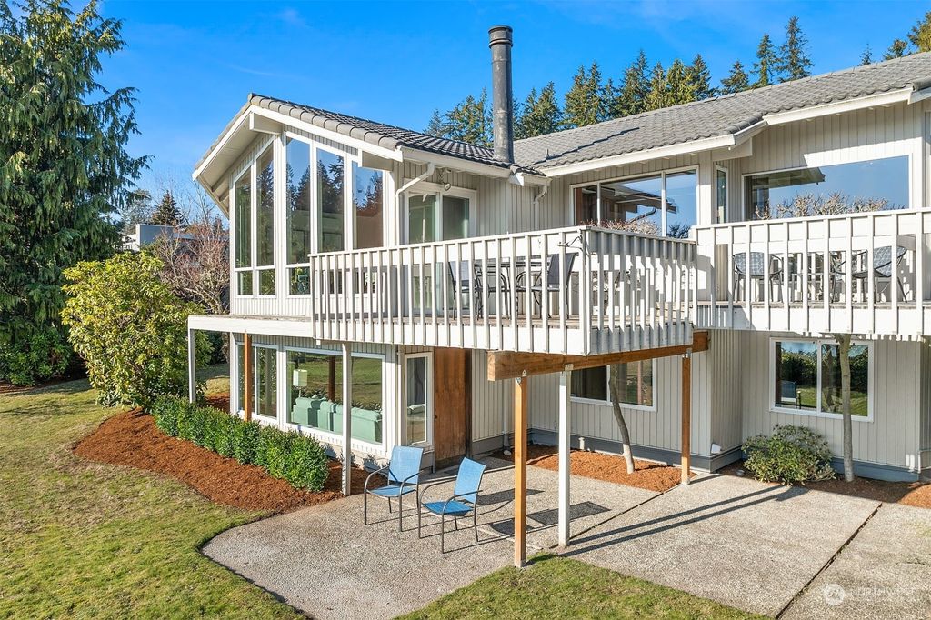 Photo of 1426 163rd Place SE, Bellevue, WA 98008 (MLS # 2317190)