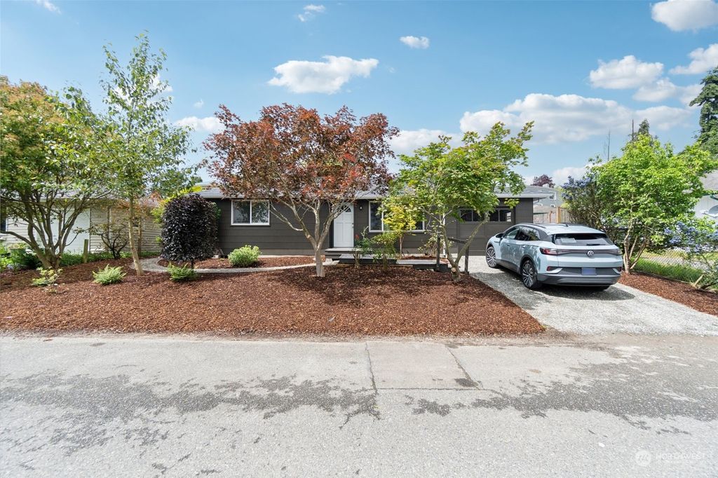 Photo of 616 Pilchuck Path Path, Everett, WA 98205 (MLS # 2247758)