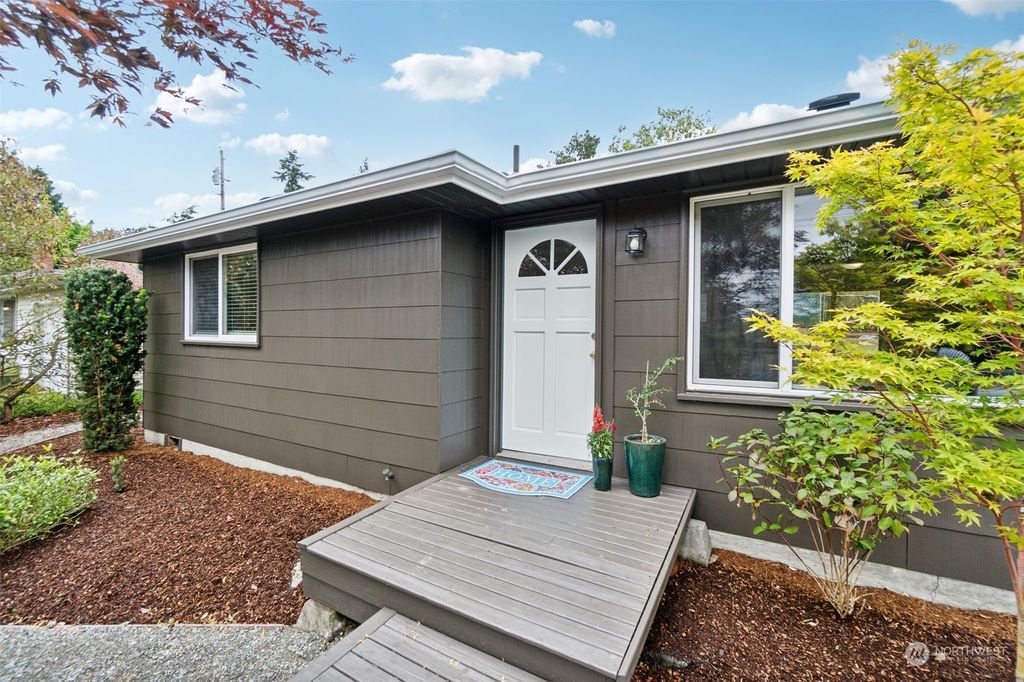 Photo of 616 Pilchuck Path Path, Everett, WA 98205 (MLS # 2247758)
