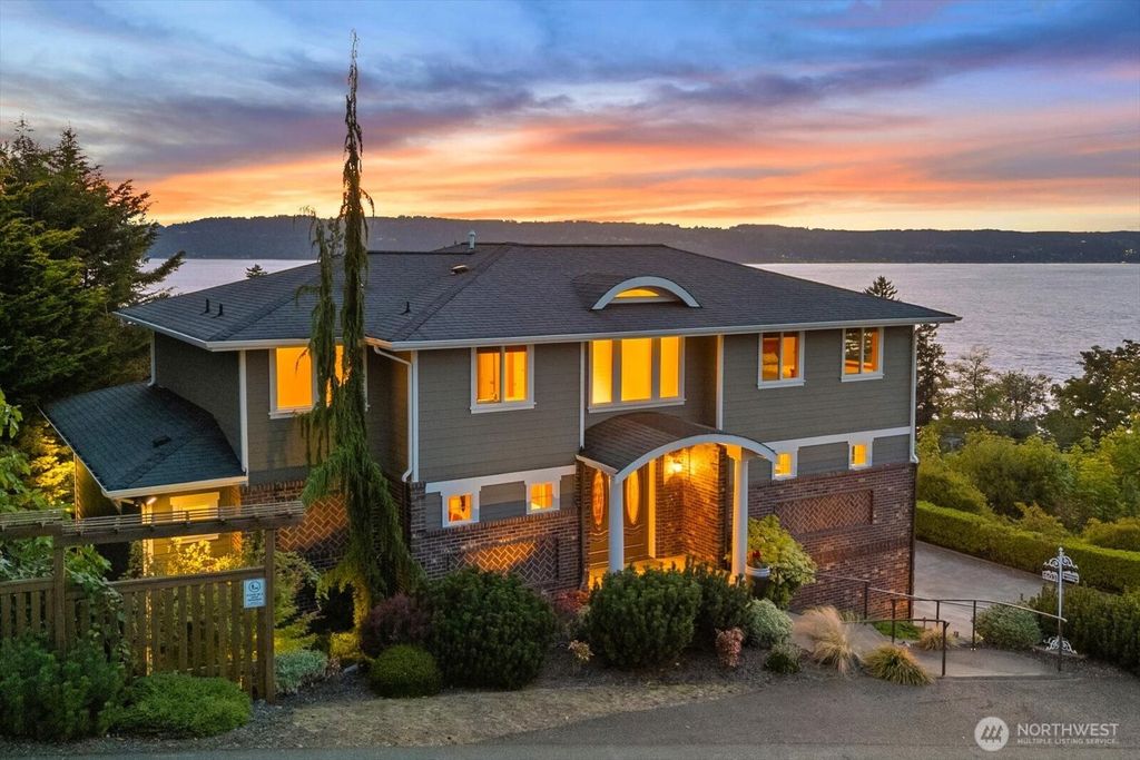 Photo of 603 Washington Avenue, Mukilteo, WA 98275 (MLS # 2421971)