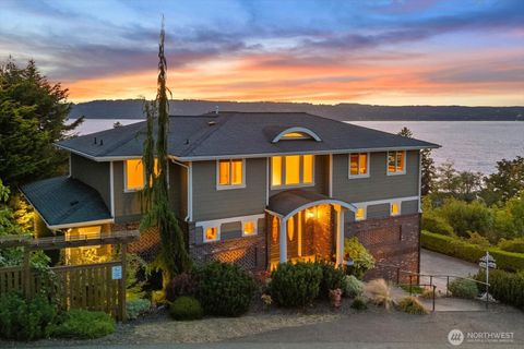 Photo of 603 Washington Avenue, Mukilteo, WA 98275 (MLS # 2421971)