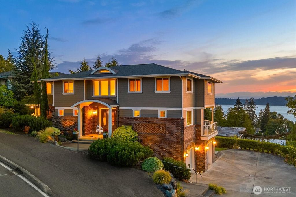 Photo of 603 Washington Avenue, Mukilteo, WA 98275 (MLS # 2421971)