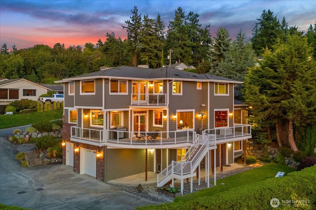 Photo of 603 Washington Avenue, Mukilteo, WA 98275 (MLS # 2421971)
