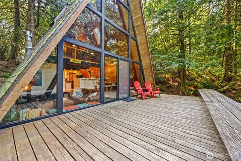 Photo of 121 E Woods Place, Belfair, WA 98528 (MLS # 2434475)