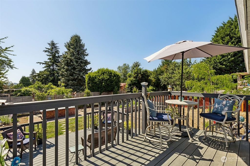 Photo of 839 Jefferson Avenue NE, Renton, WA 98056 (MLS # 2266528)