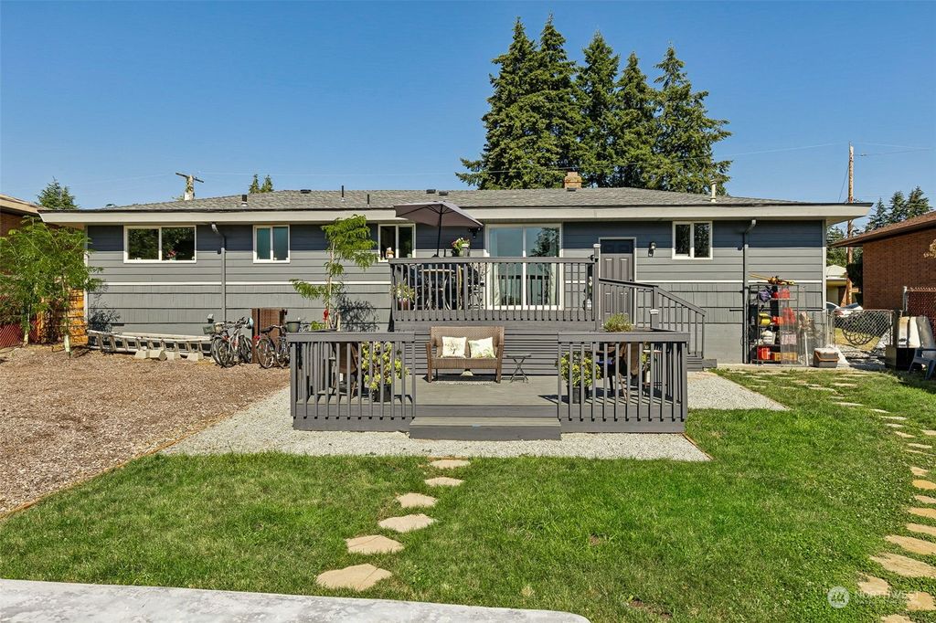 Photo of 839 Jefferson Avenue NE, Renton, WA 98056 (MLS # 2266528)