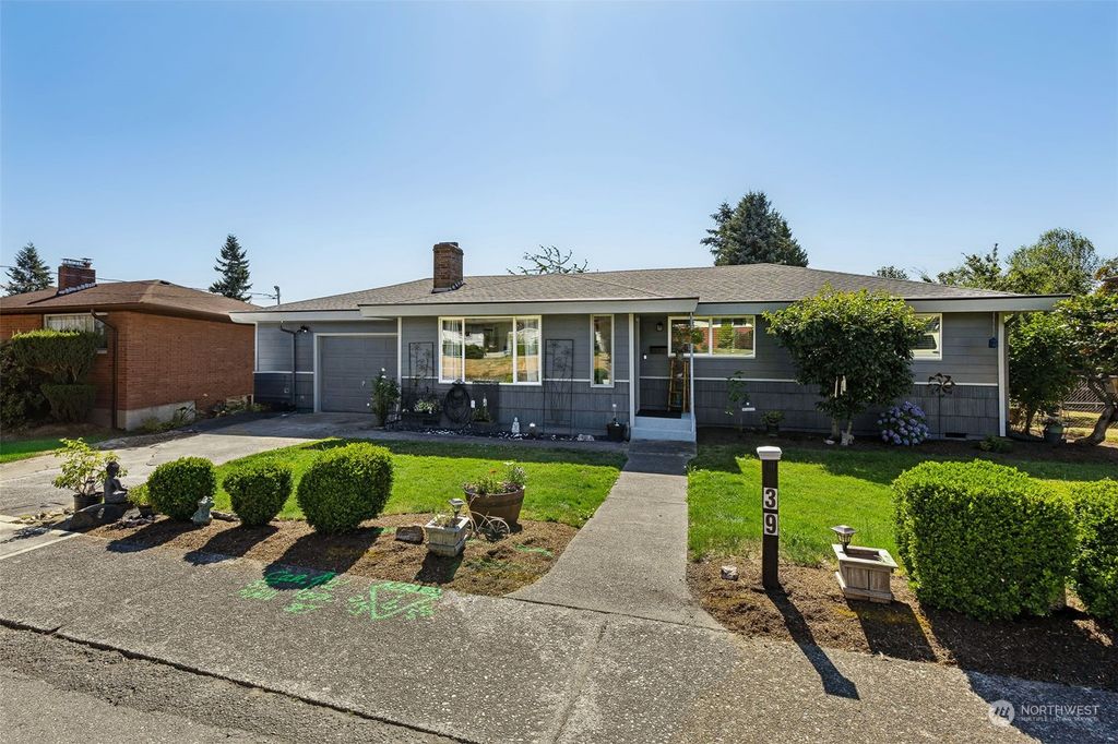 Photo of 839 Jefferson Avenue NE, Renton, WA 98056 (MLS # 2266528)