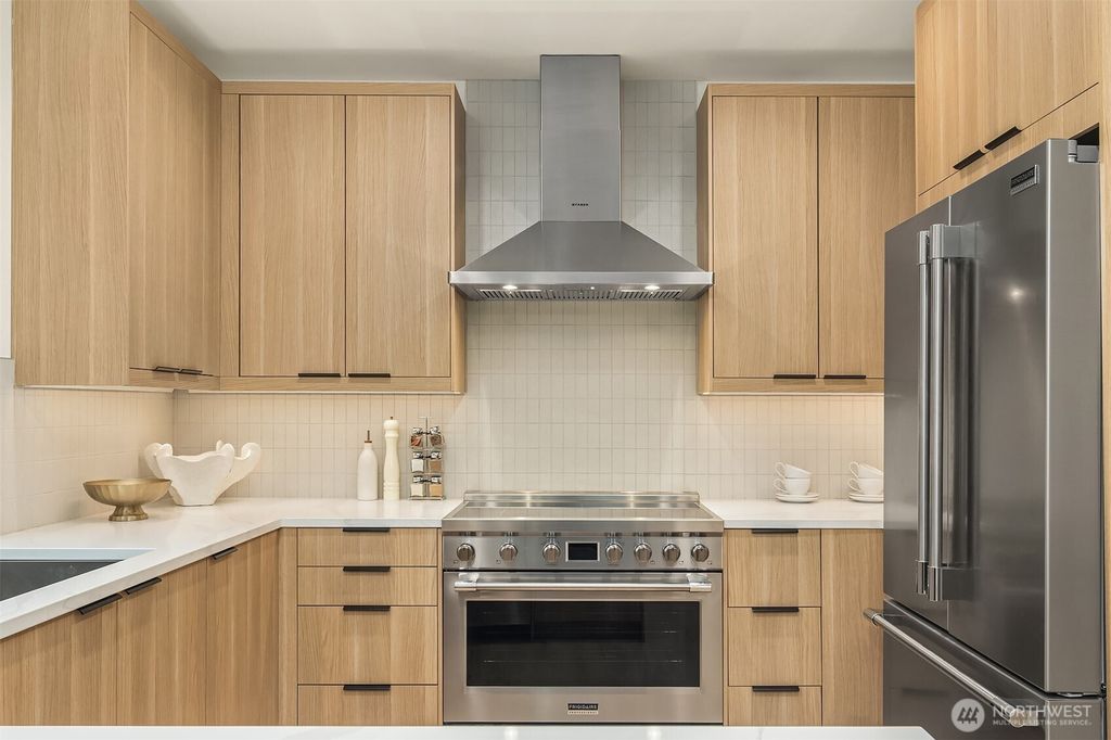 Photo of 533 N 70th Street, Seattle, WA 98103 (MLS # 2507669)