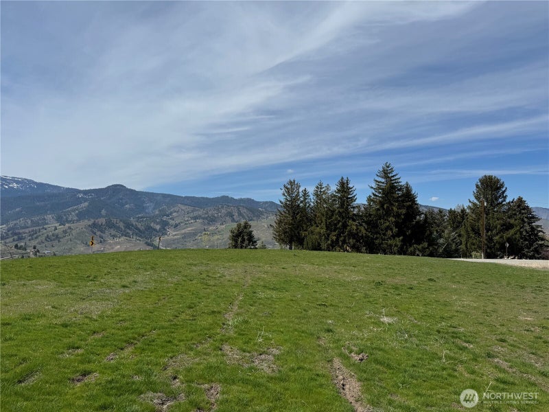 2 Wenatchee Heights Road