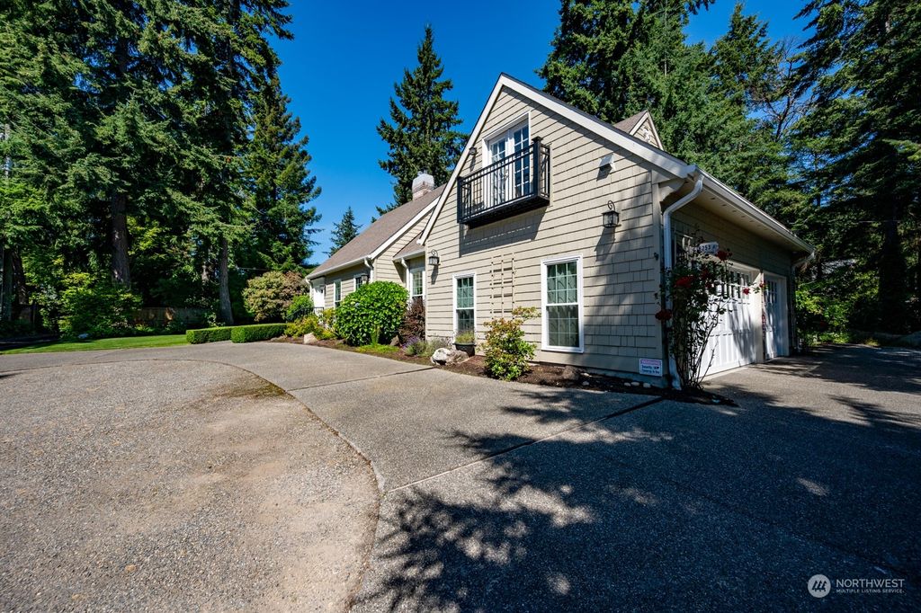 Photo of 16255 21st Avenue SW, Burien, WA 98166 (MLS # 2017937)